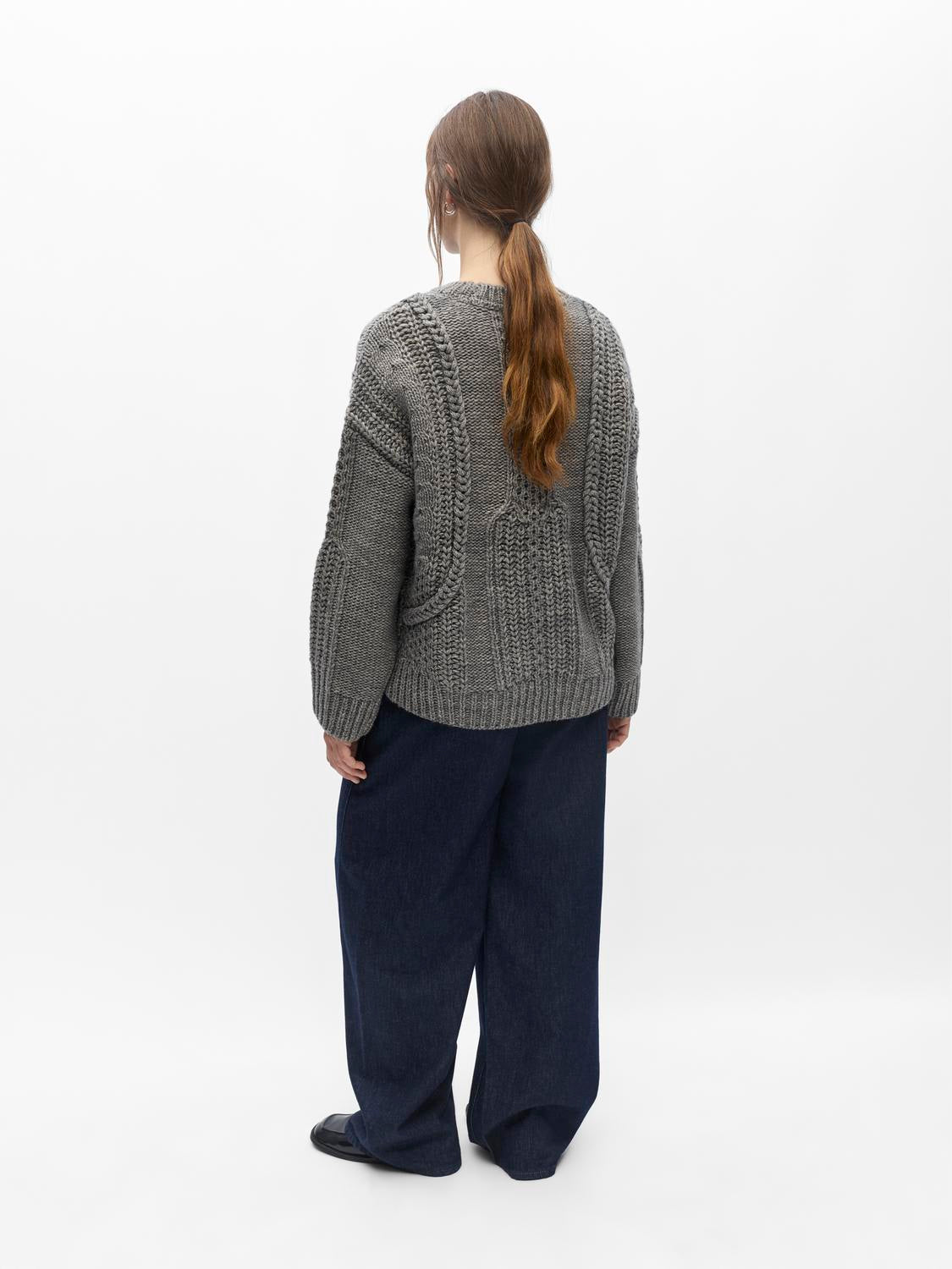 model_shot-back