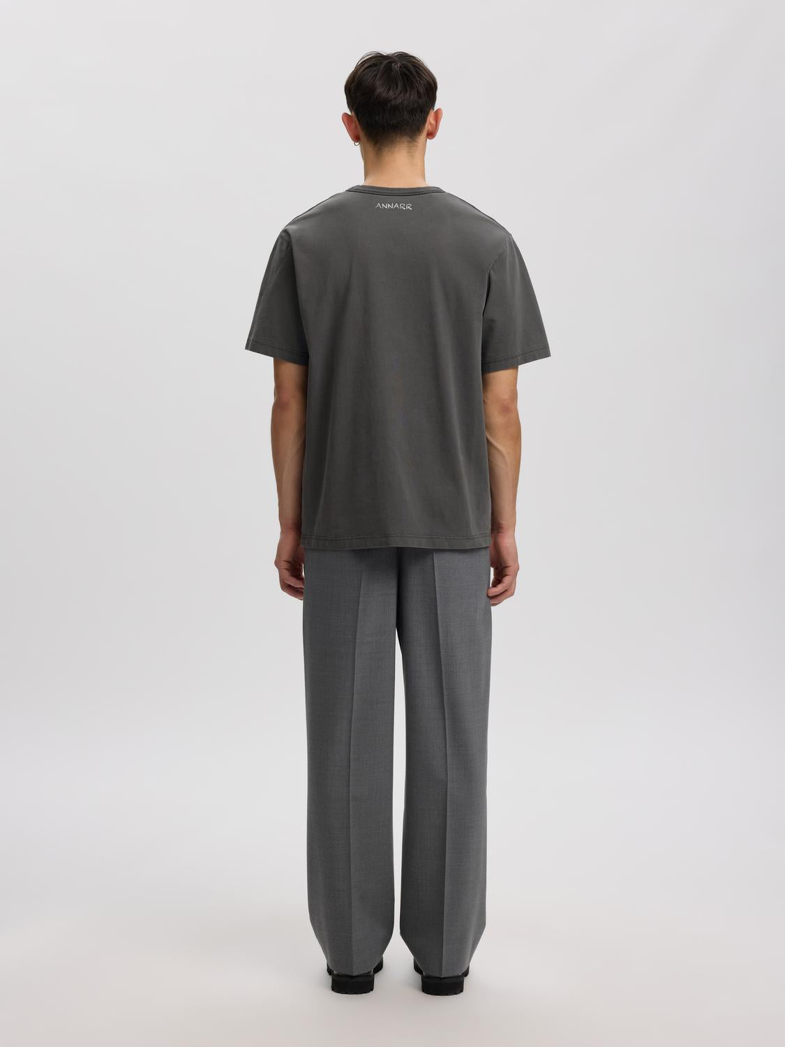 model_shot-back