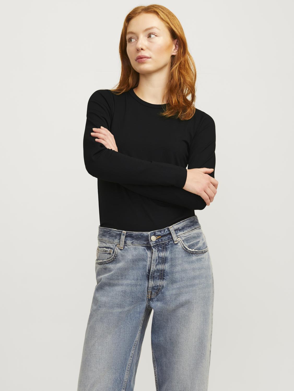 model_shot-front