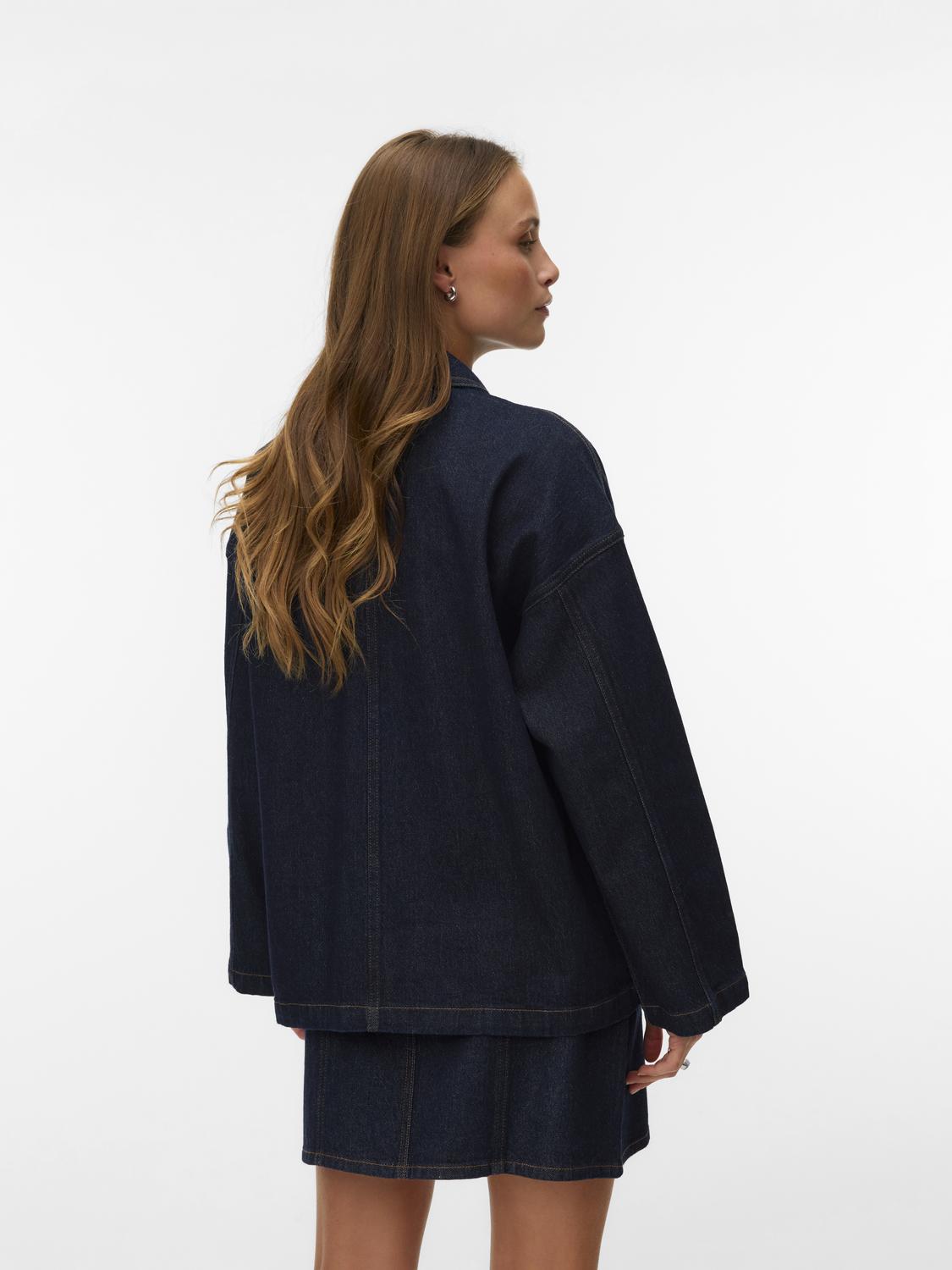 model_shot-back