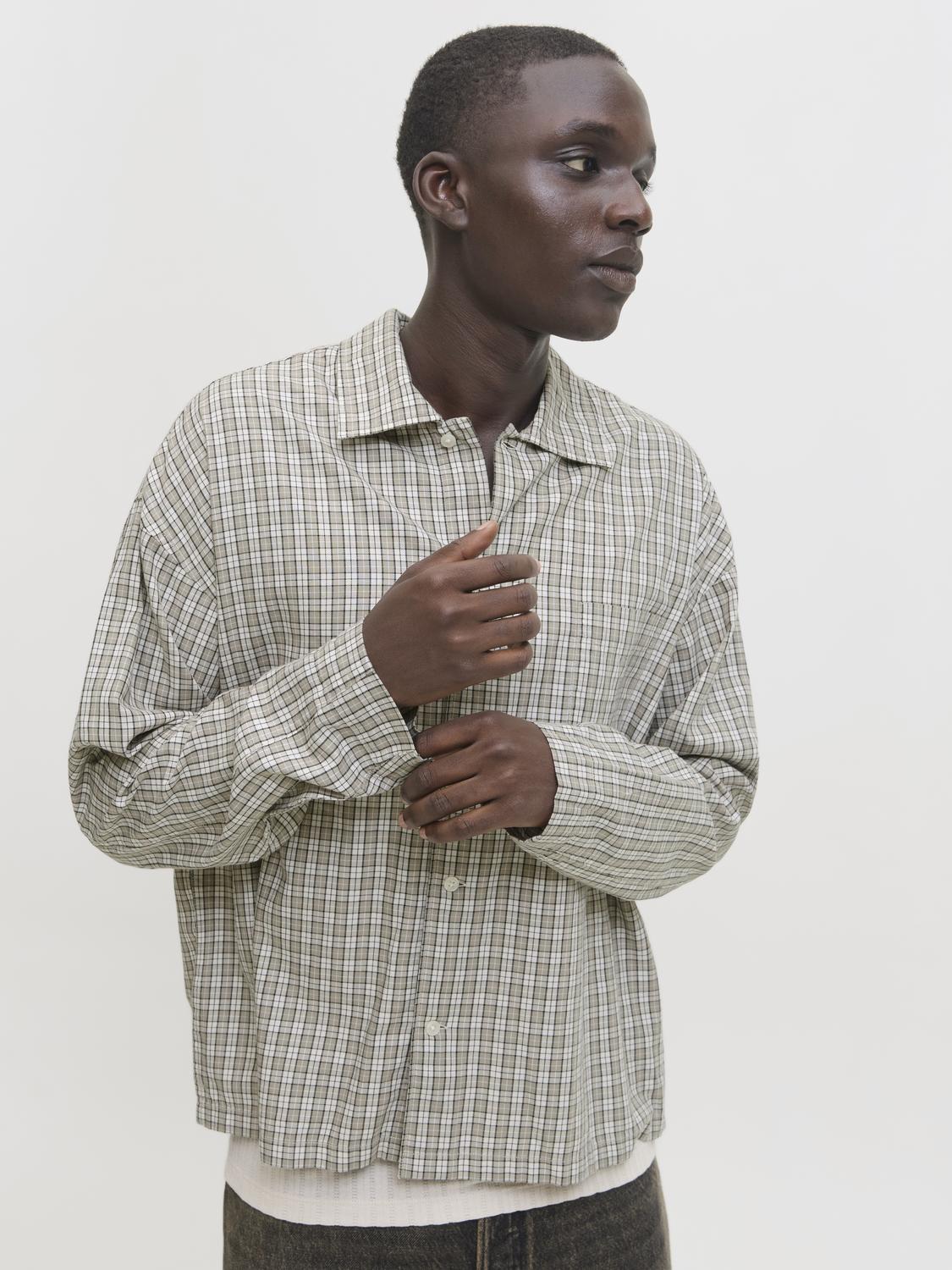 model_shot-creative