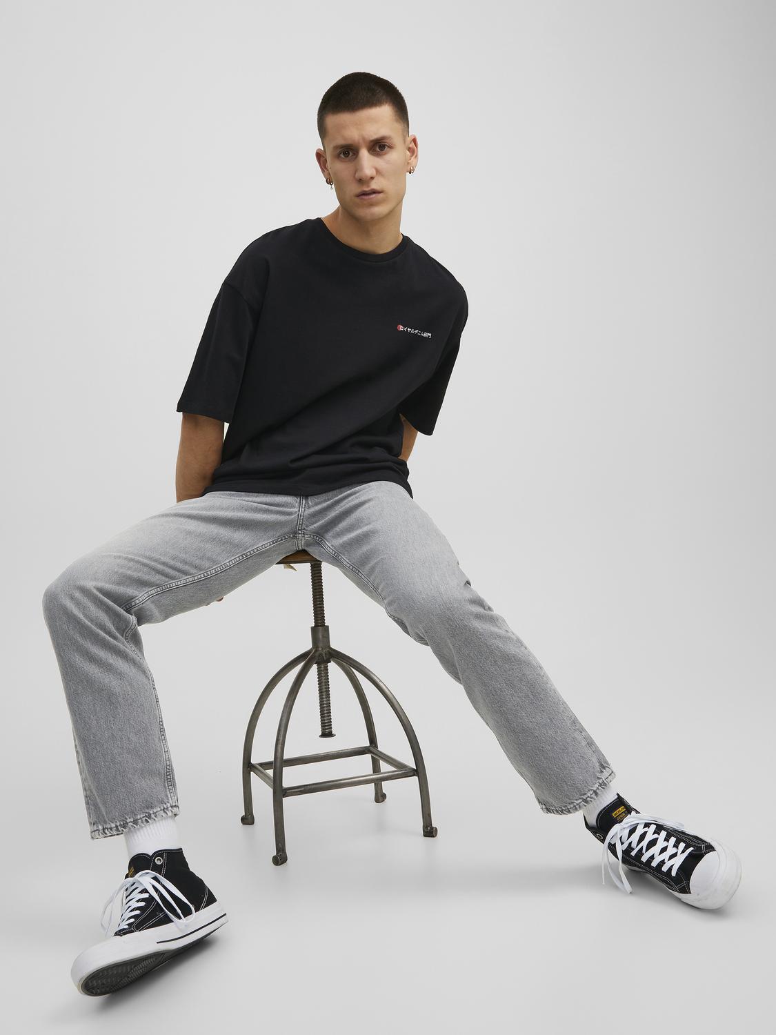 model_shot-creative