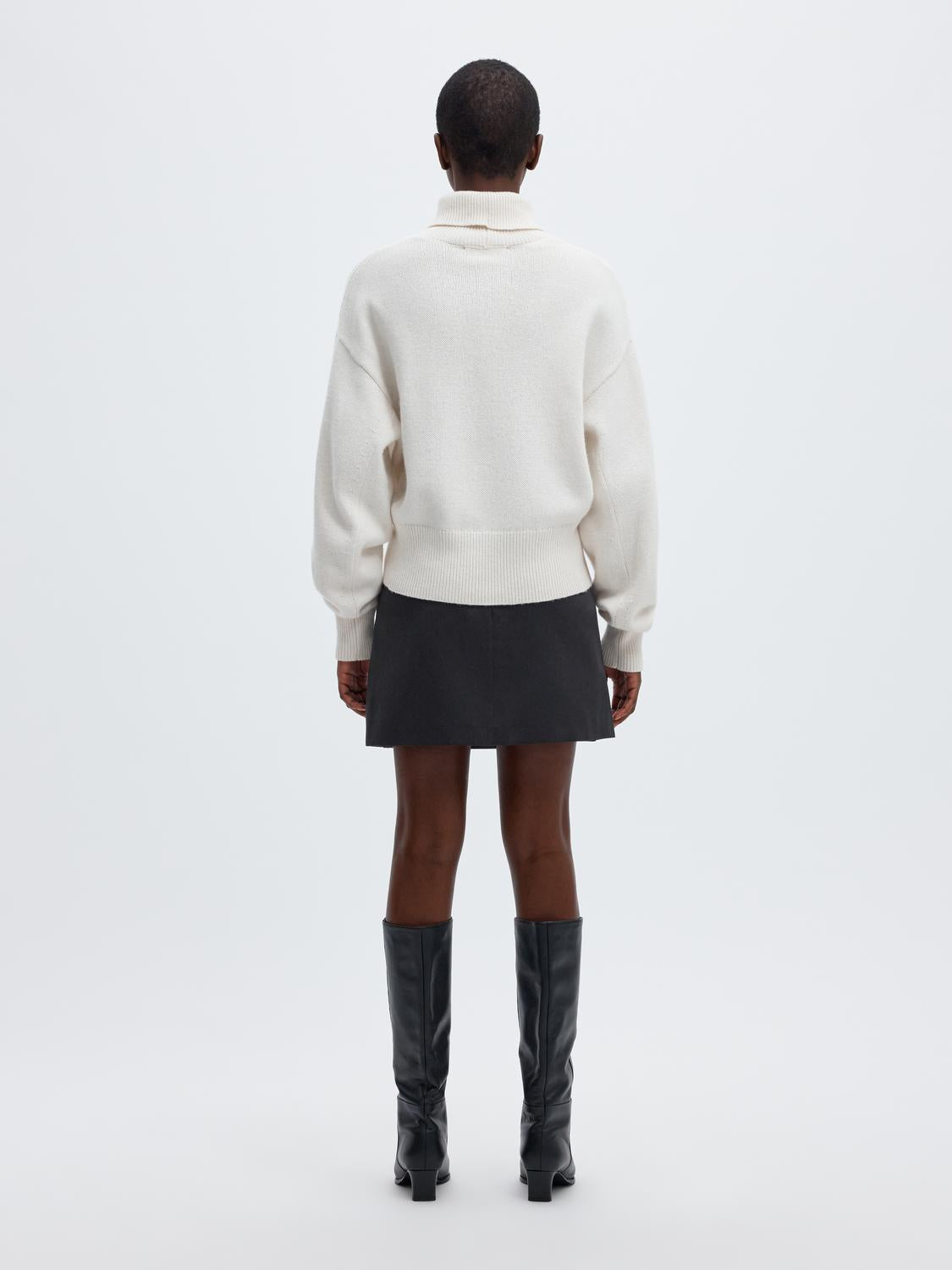 model_shot-back