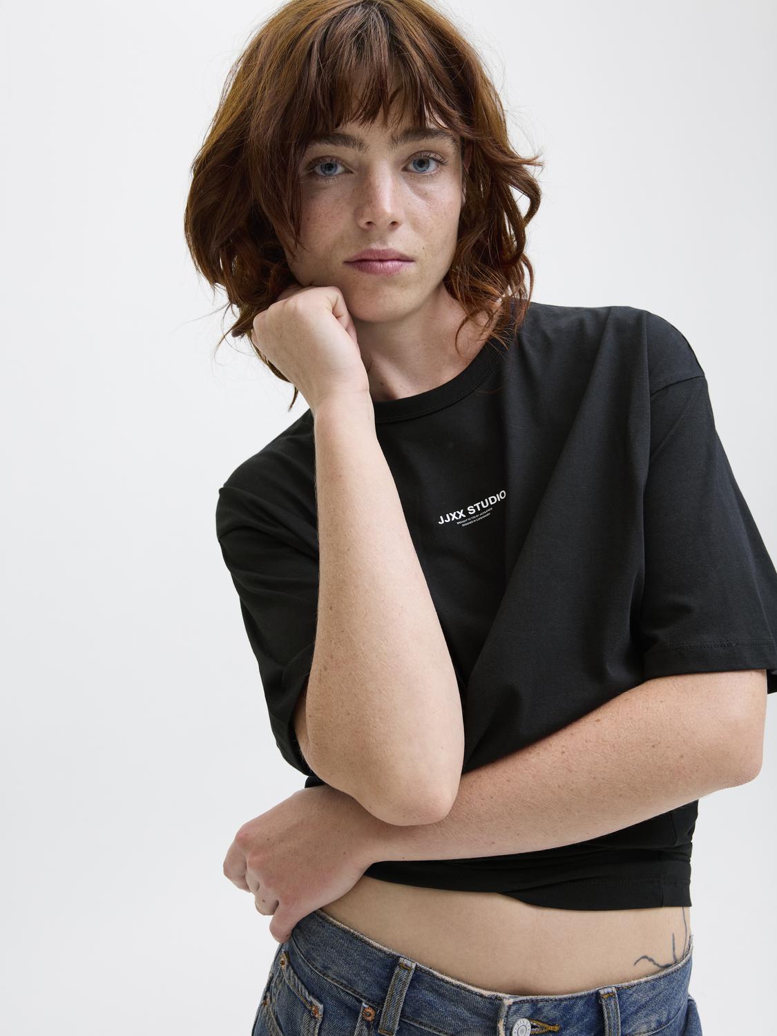 model_shot-creative