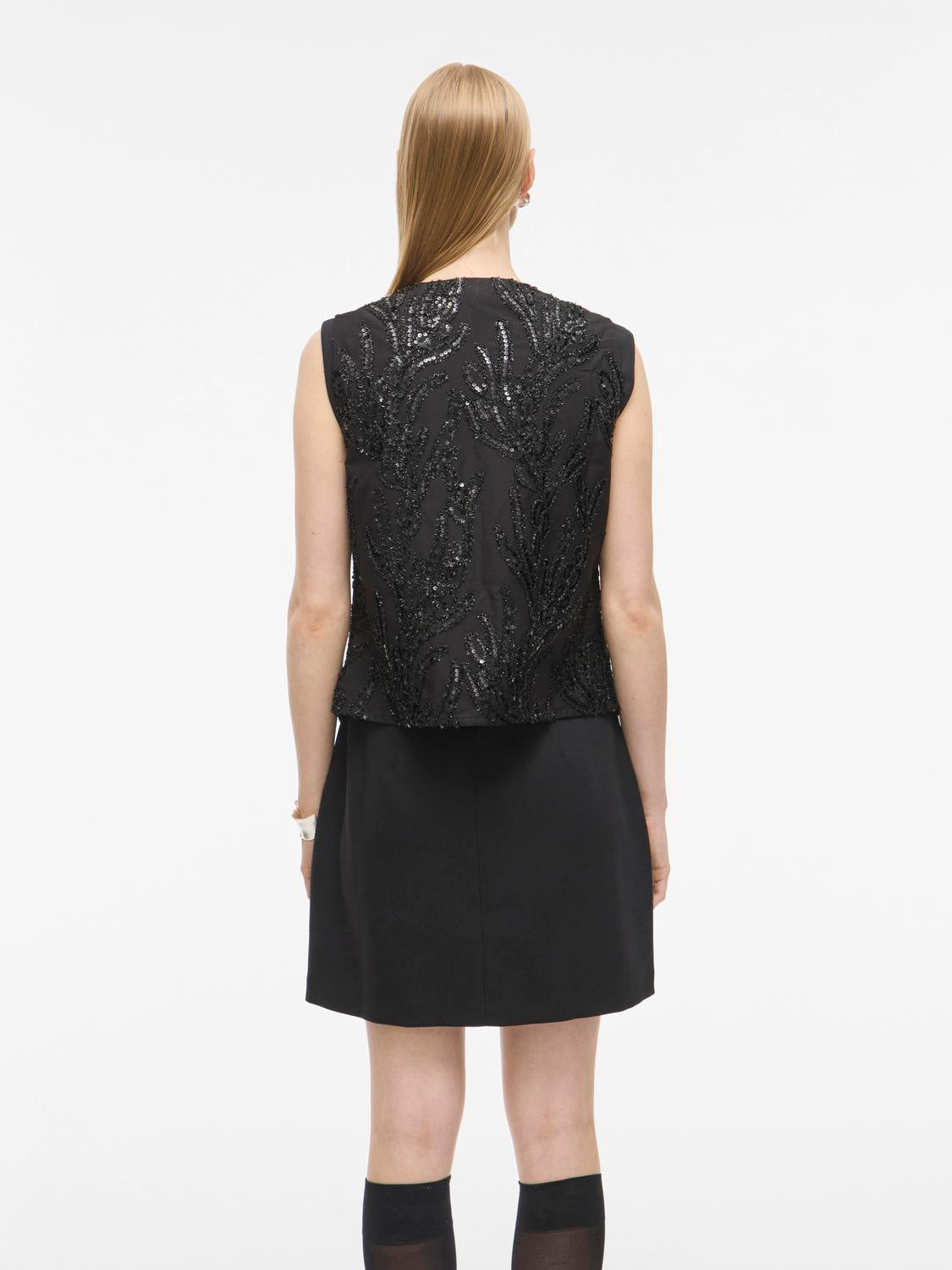 model_shot-back