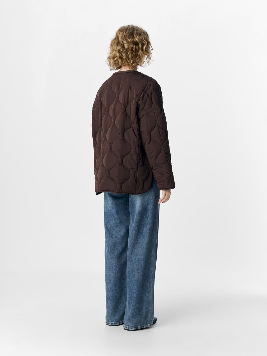 model_shot-back