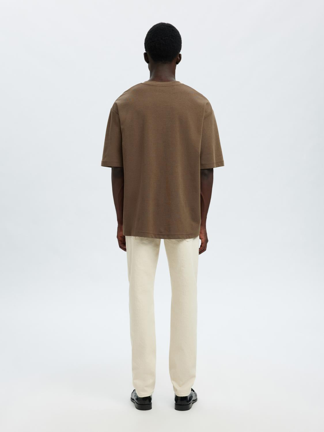 model_shot-back