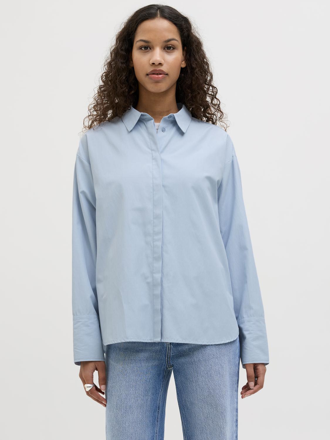 model_shot-front