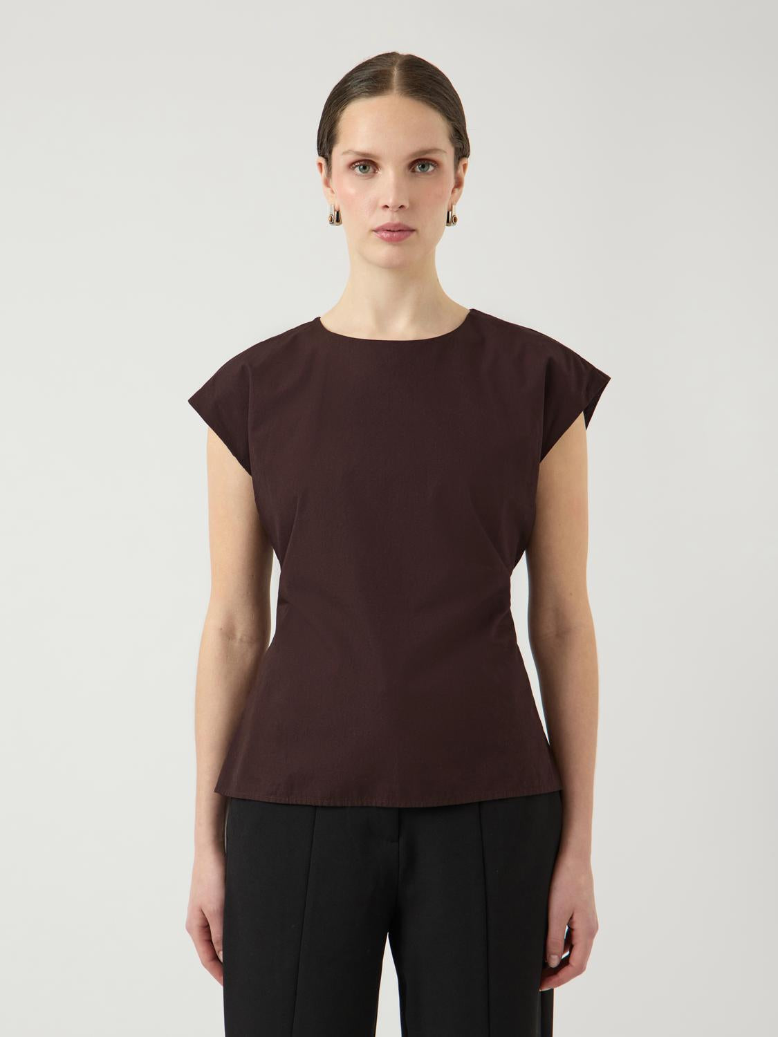 model_shot-front