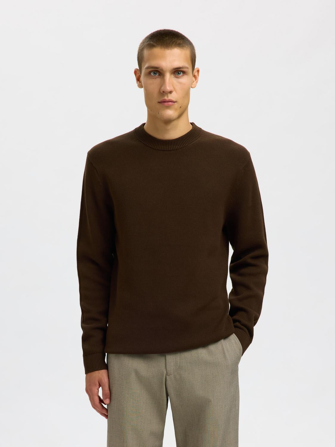 model_shot-front