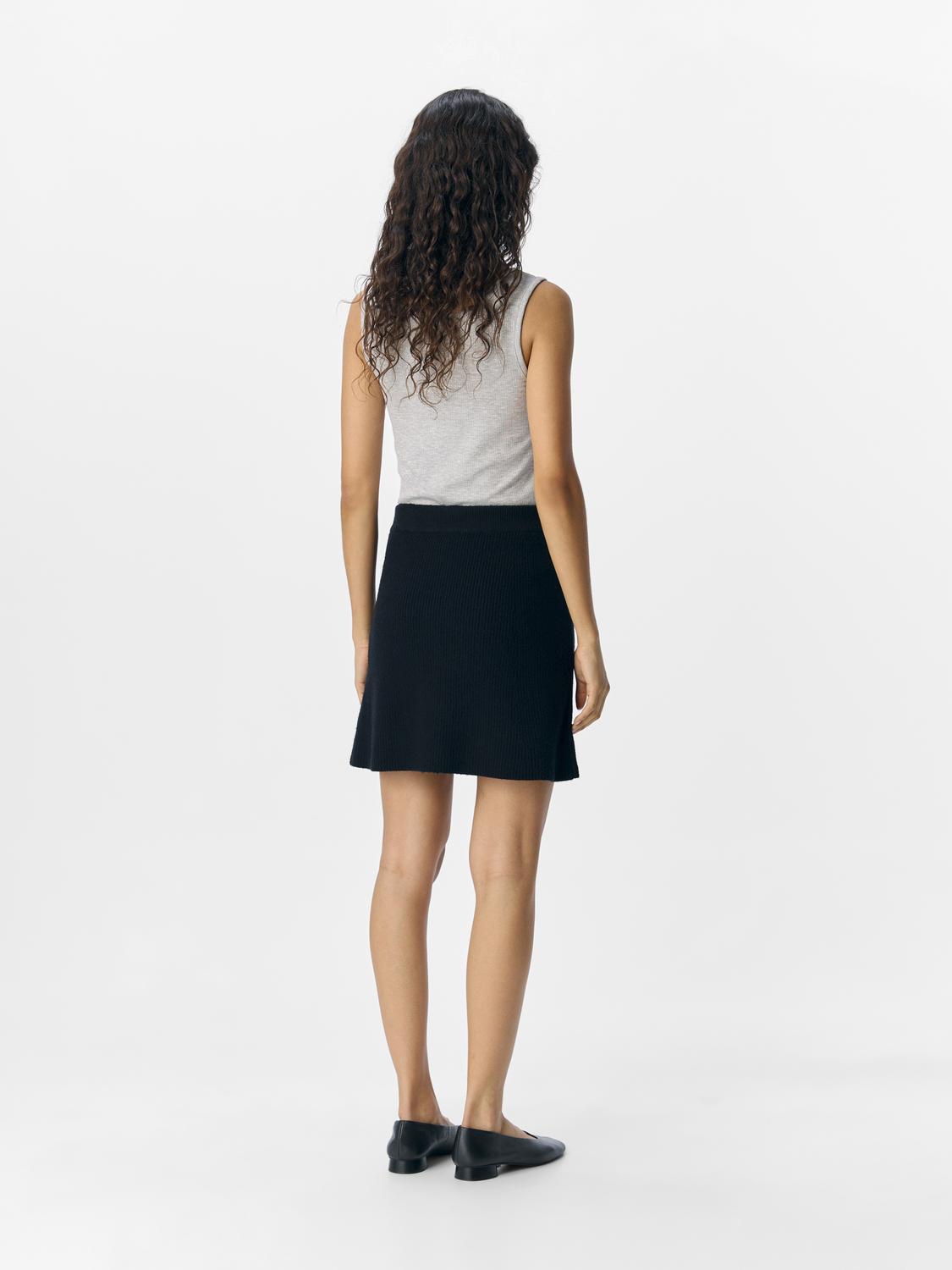 model_shot-back