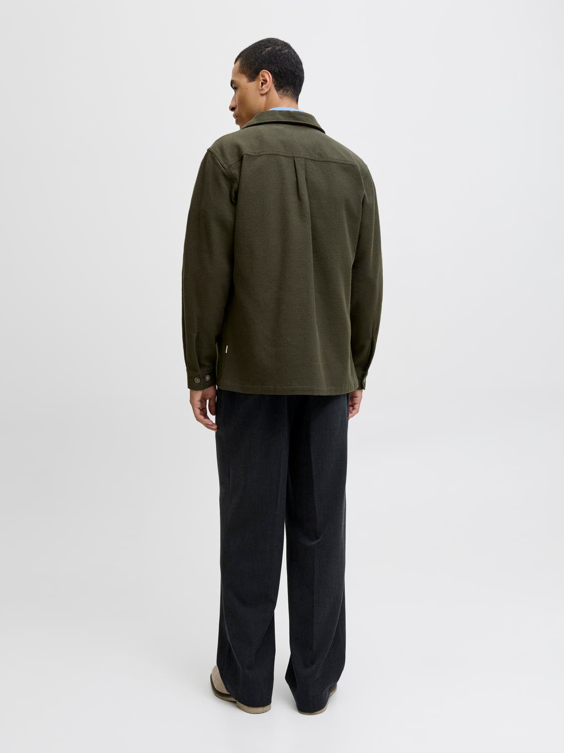 model_shot-back