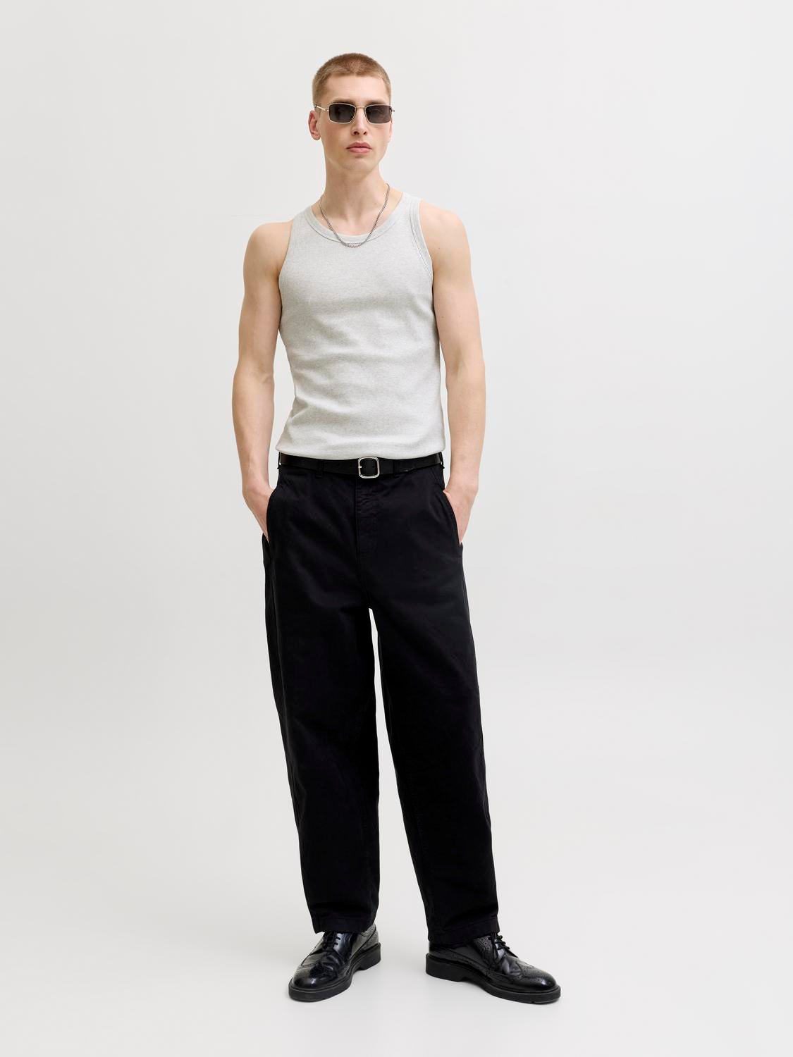 model_shot-front_full