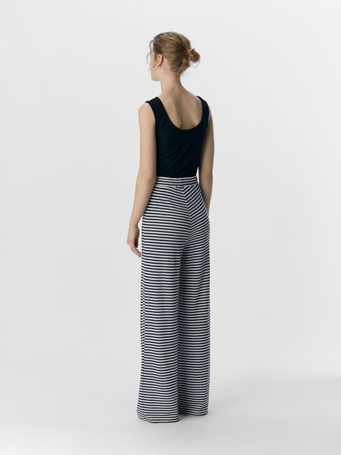 model_shot-back