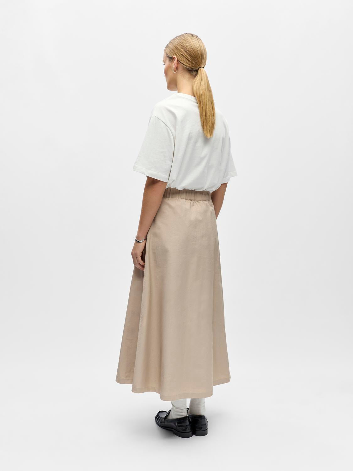 model_shot-back
