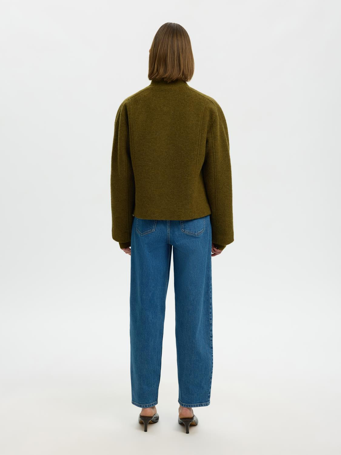 model_shot-back