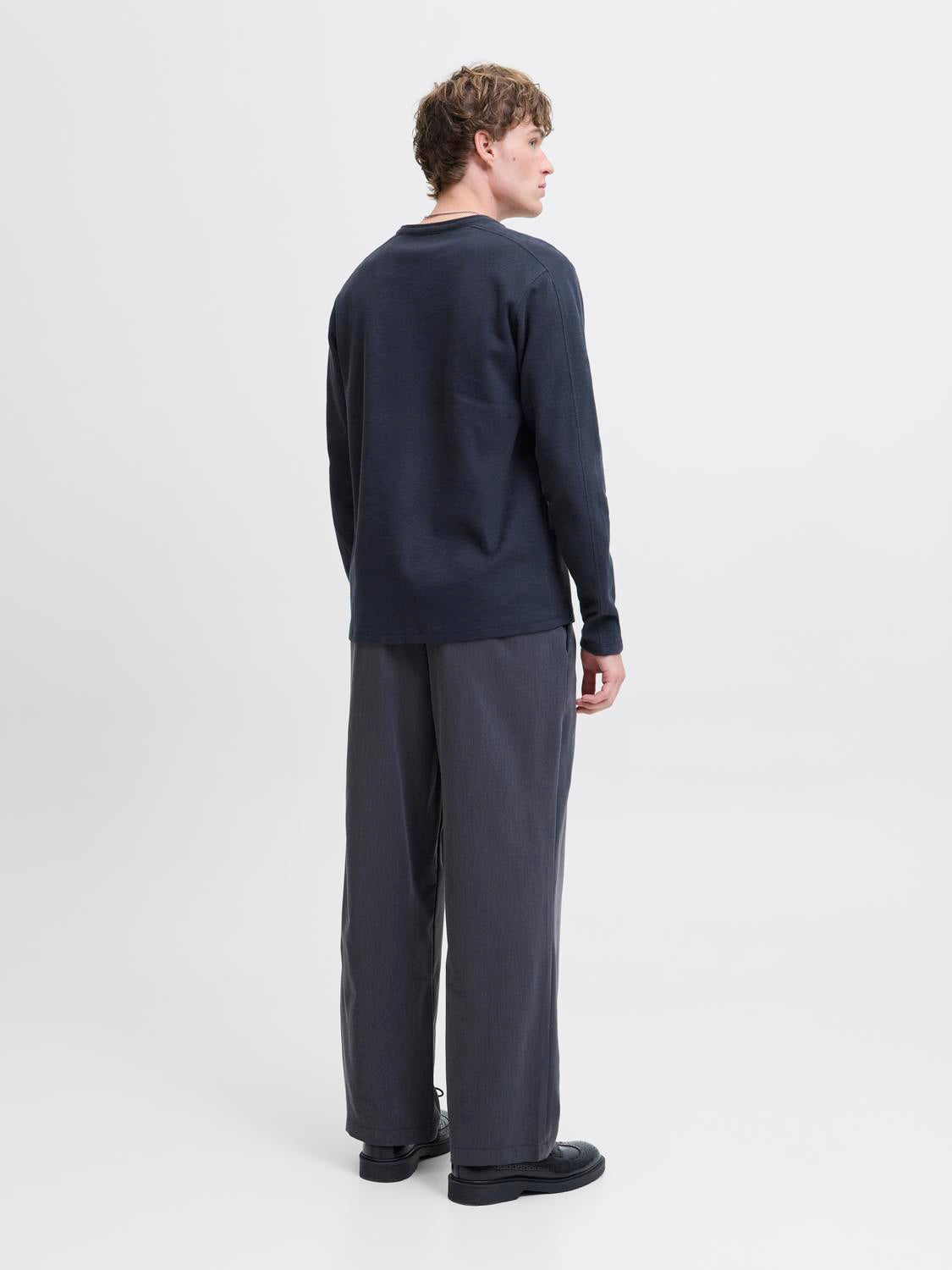 model_shot-back