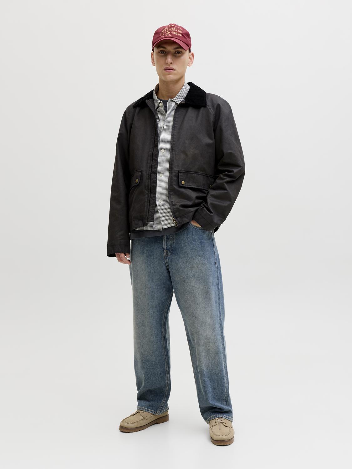 model_shot-front_full