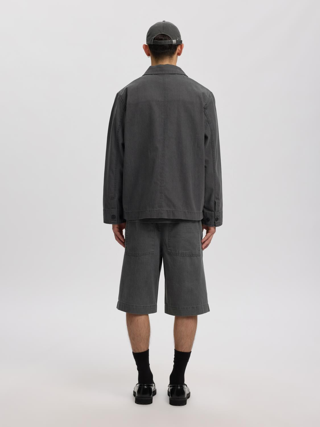 model_shot-back