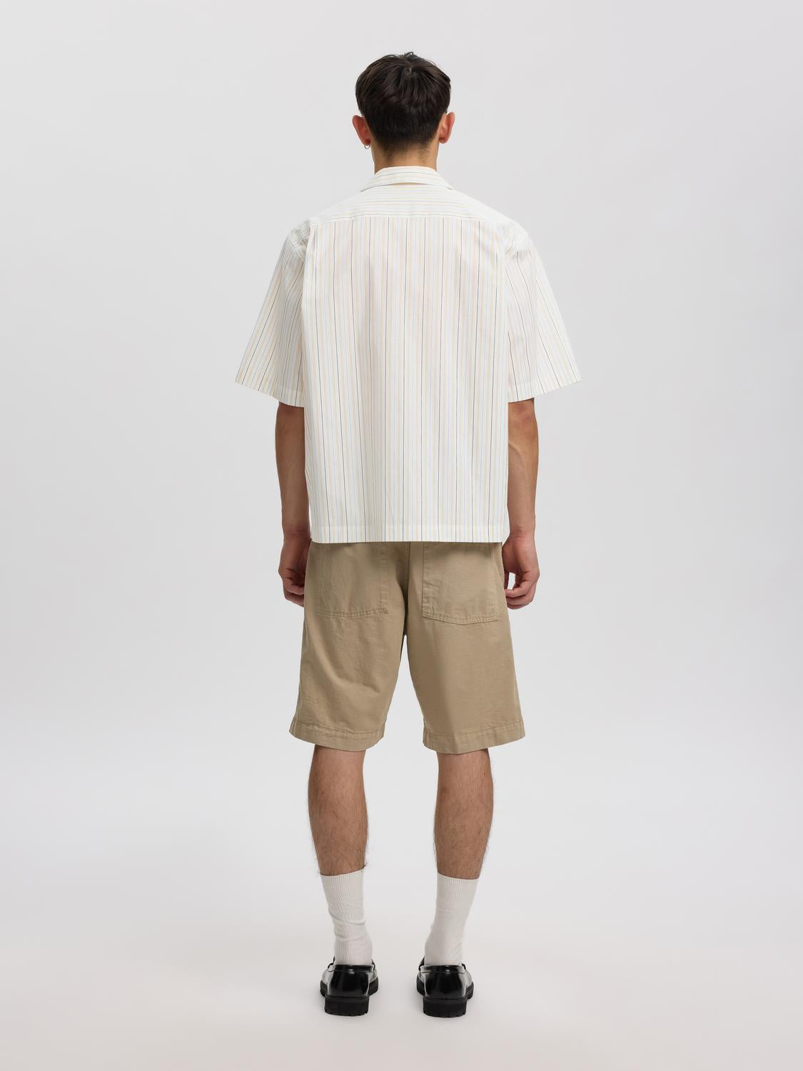 model_shot-back