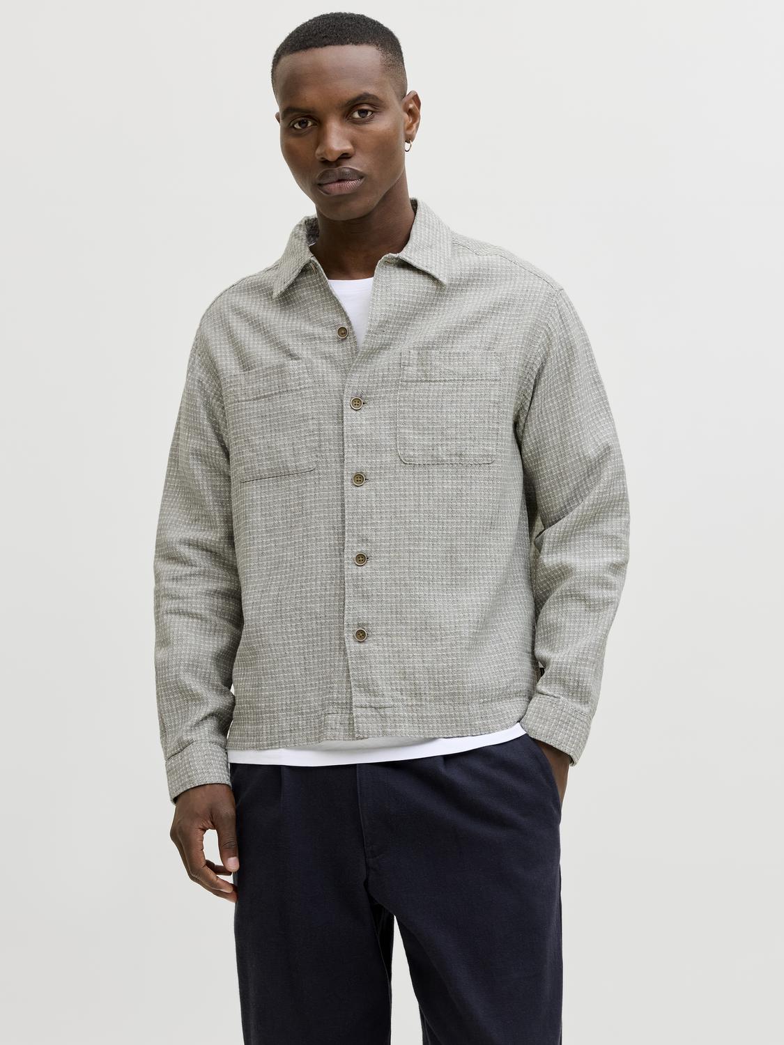 model_shot-front