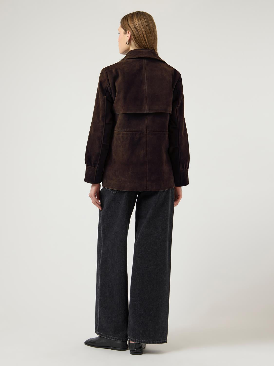 model_shot-back