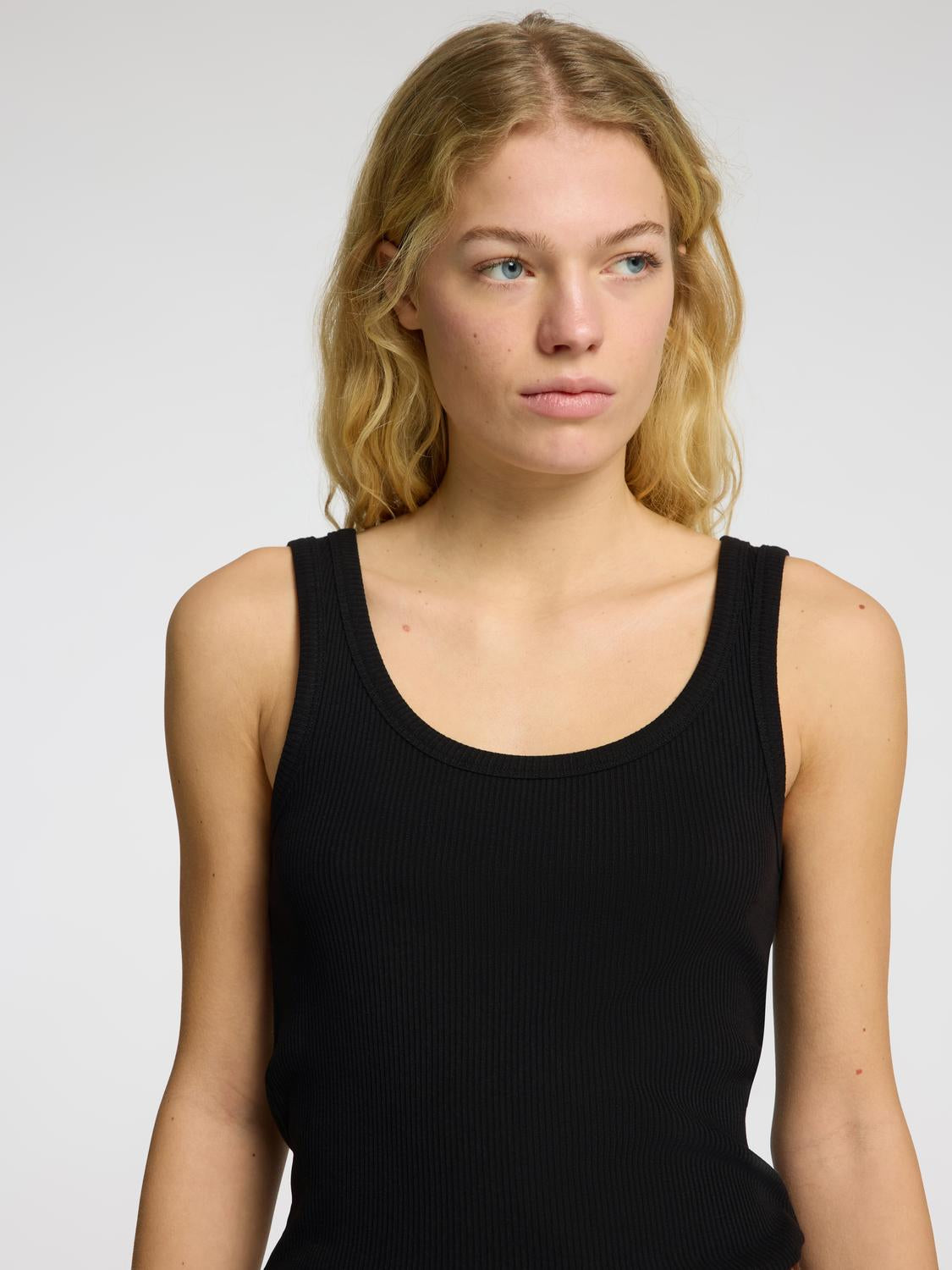 model_shot-detail