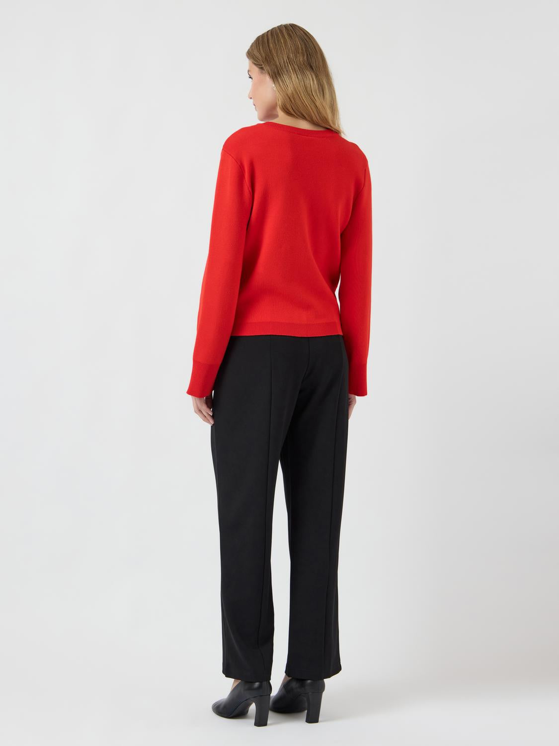model_shot-back