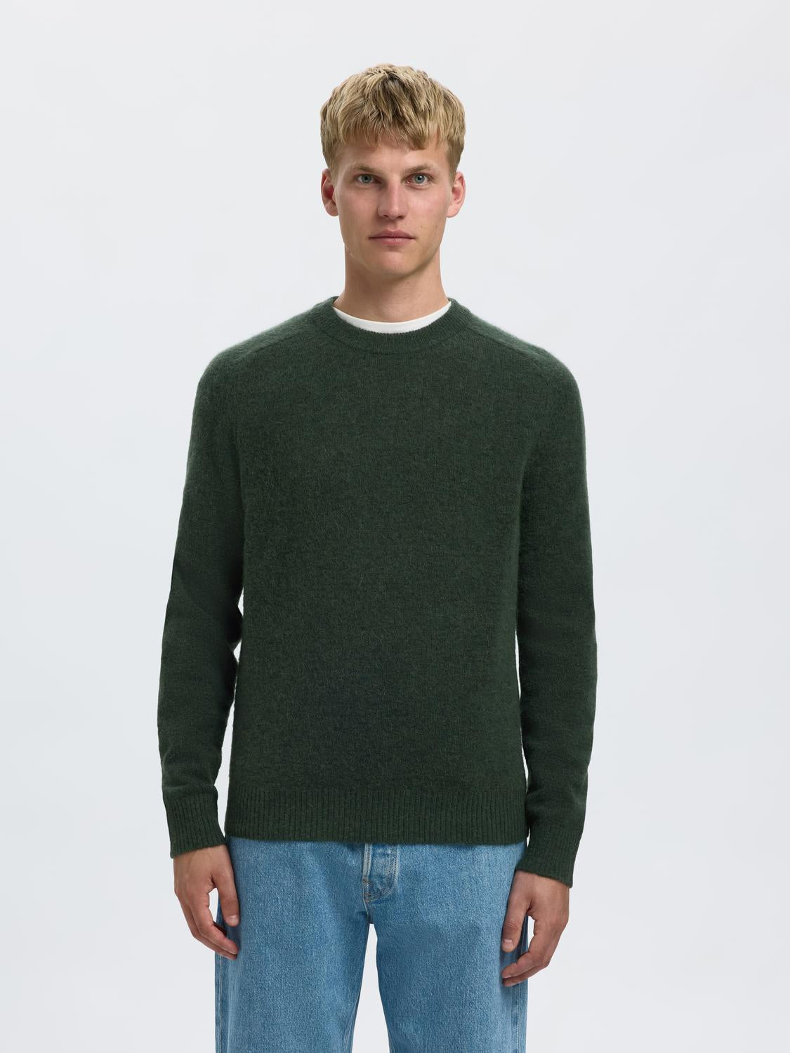 model_shot-front