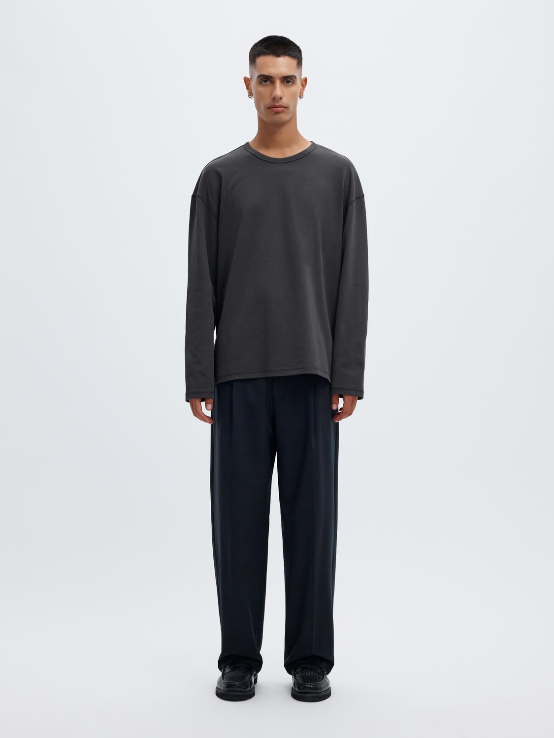 model_shot-front_full