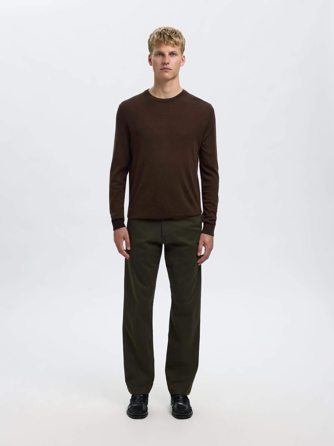 model_shot-front_full