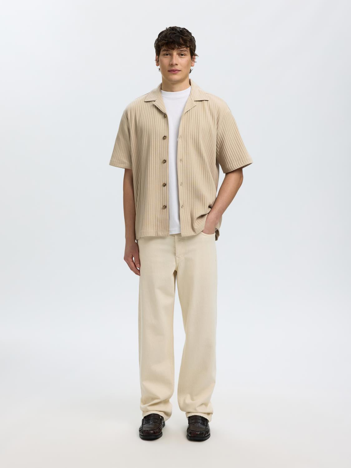 model_shot-front_full