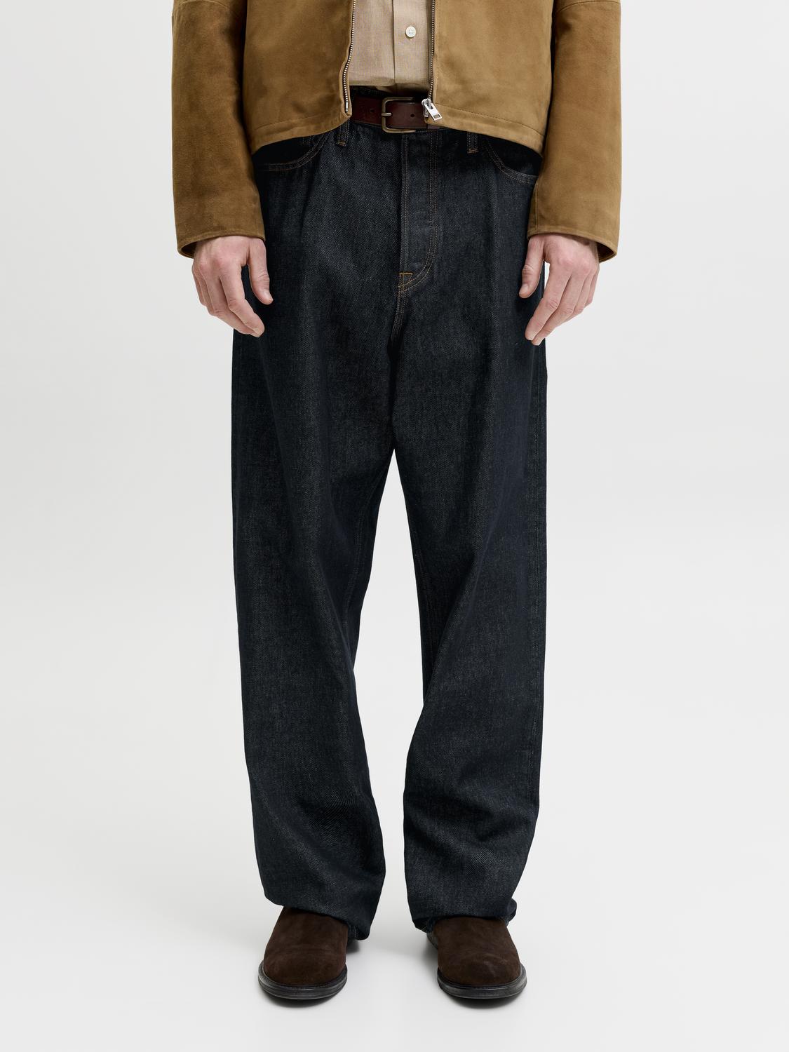 model_shot-front