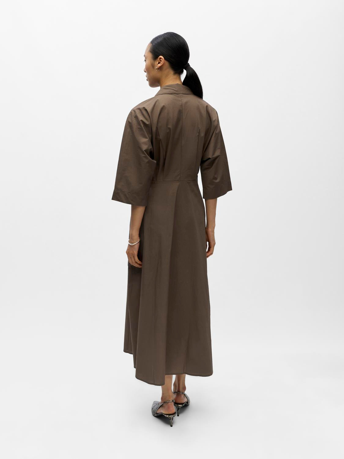 model_shot-back