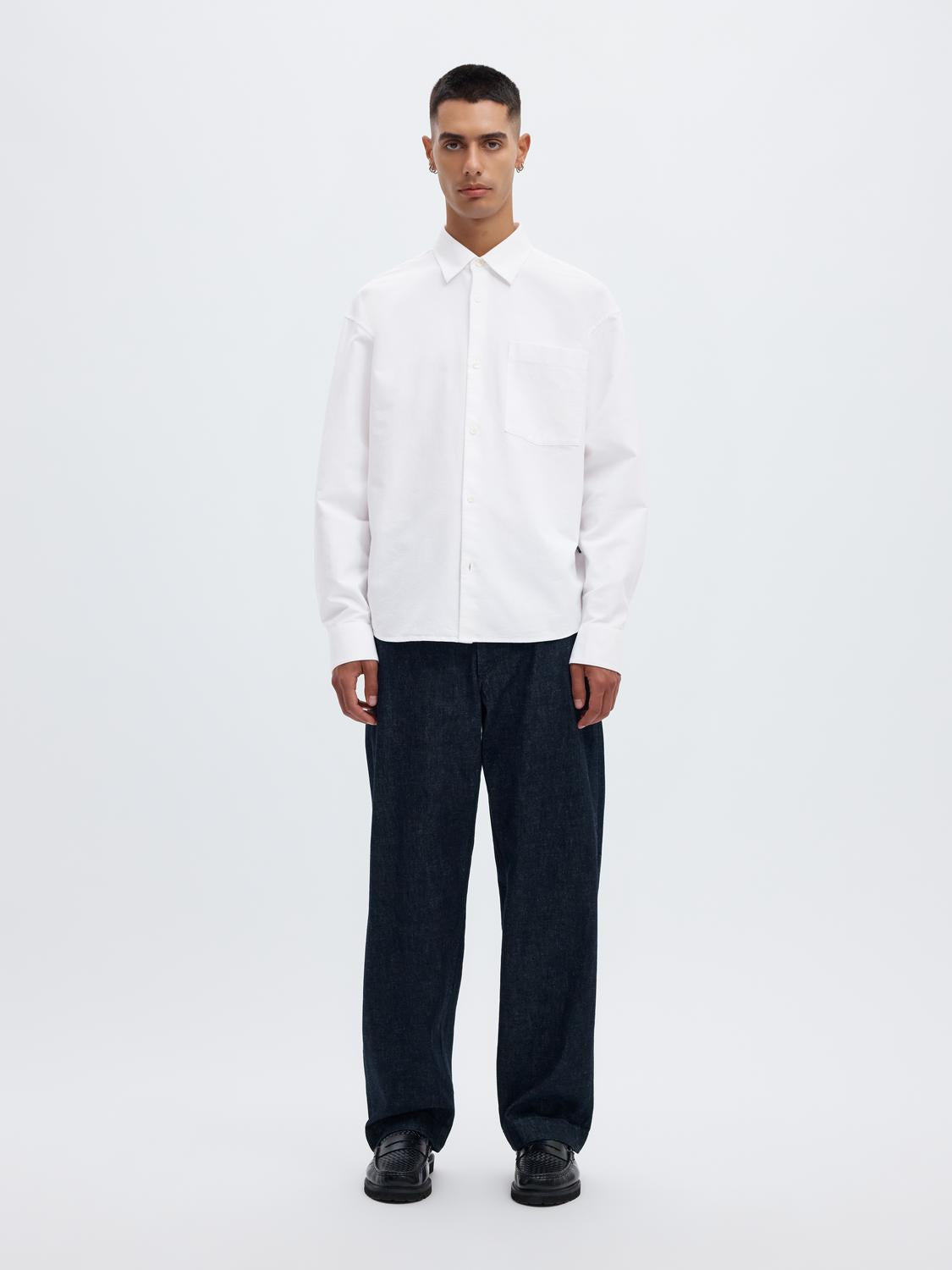 model_shot-front_full