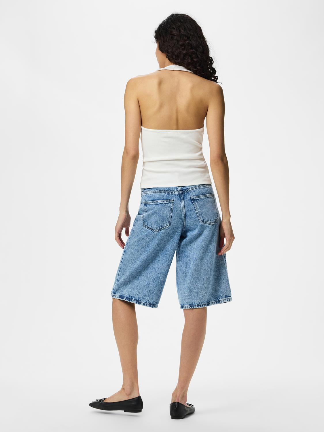 model_shot-back