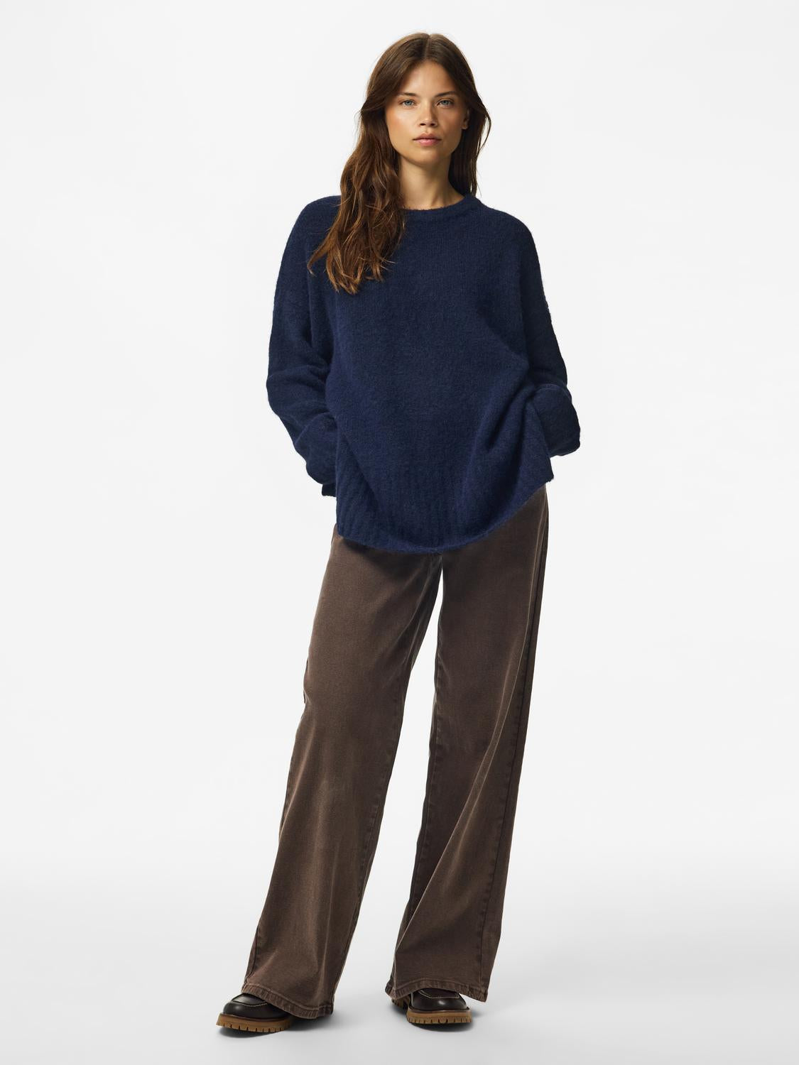 model_shot-front_full