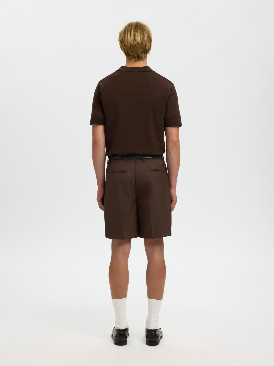 model_shot-back