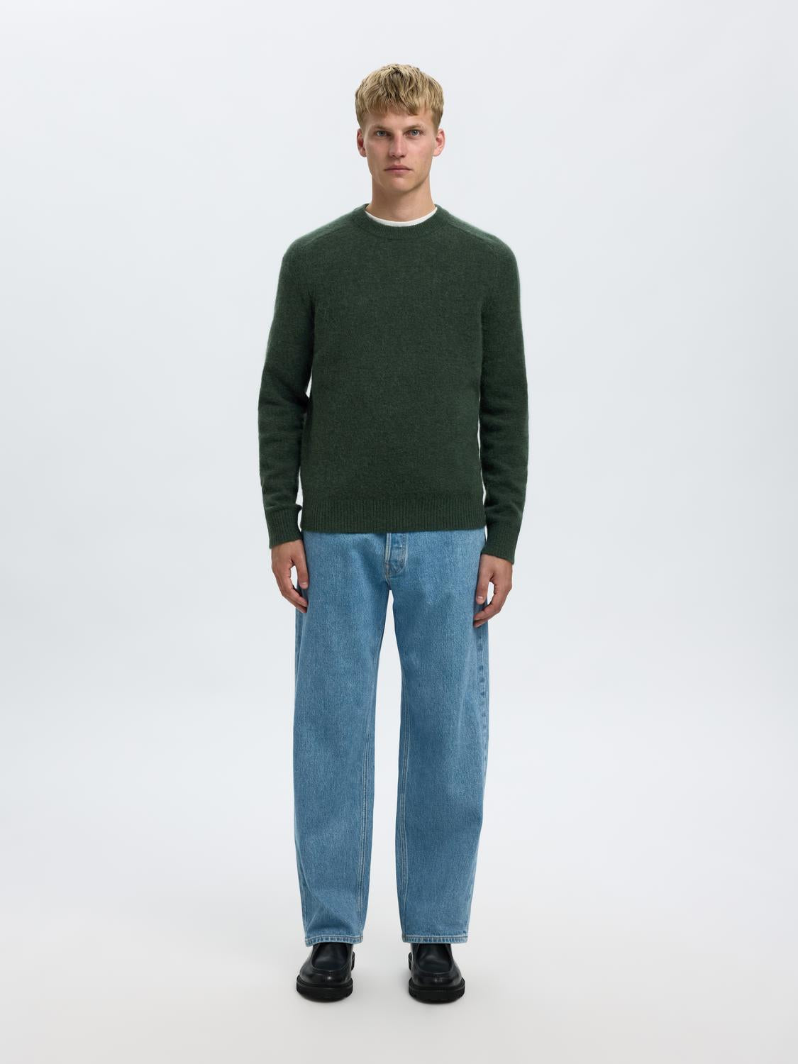 model_shot-front_full