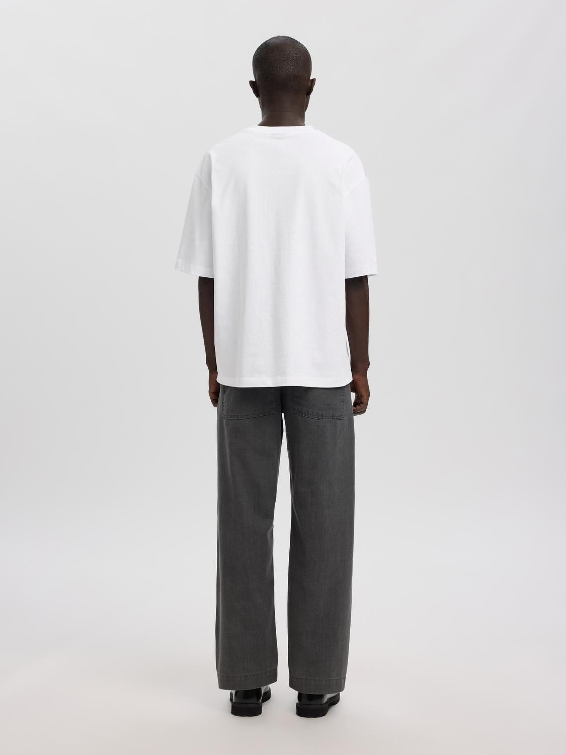 model_shot-back