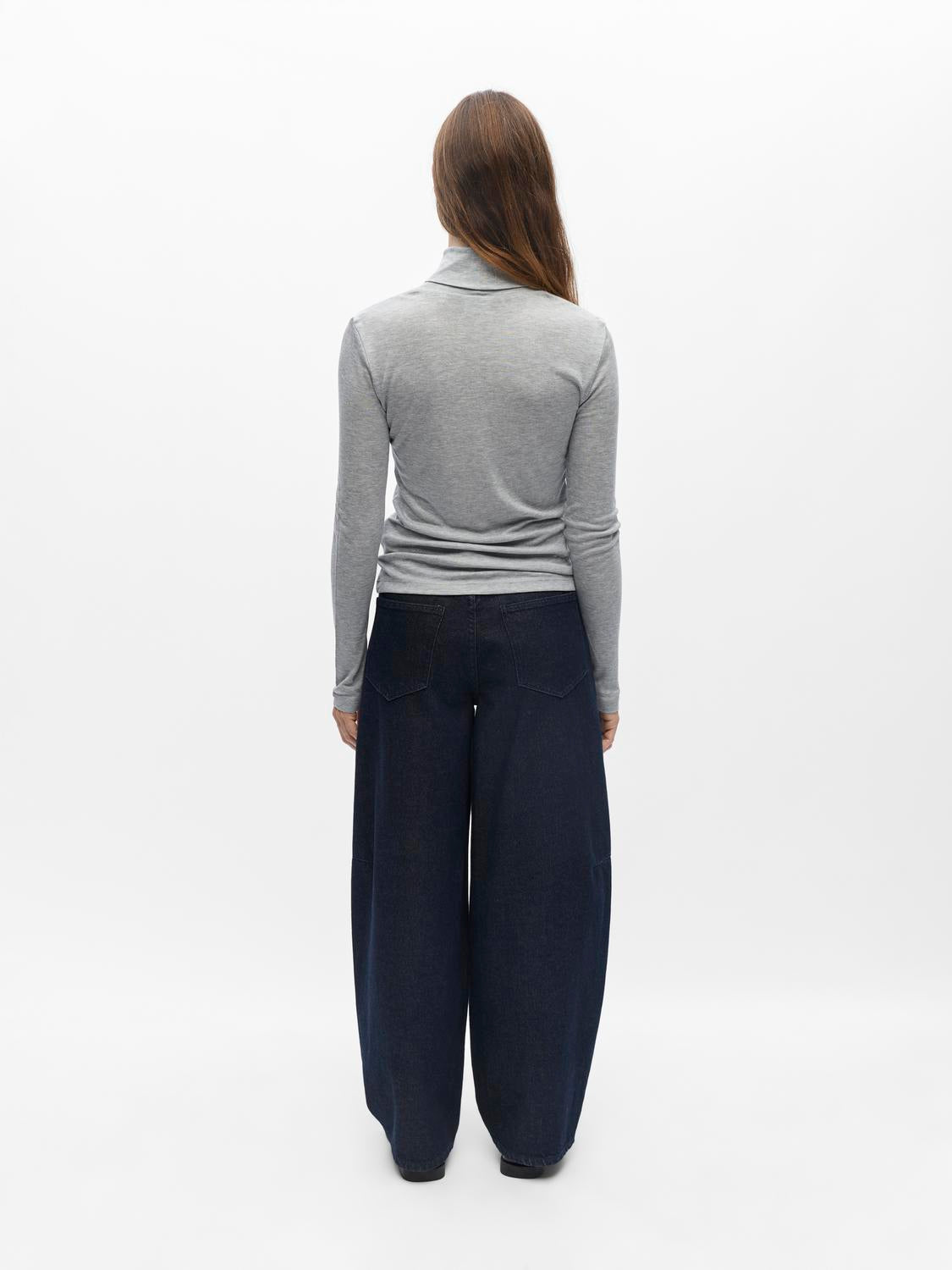 model_shot-back