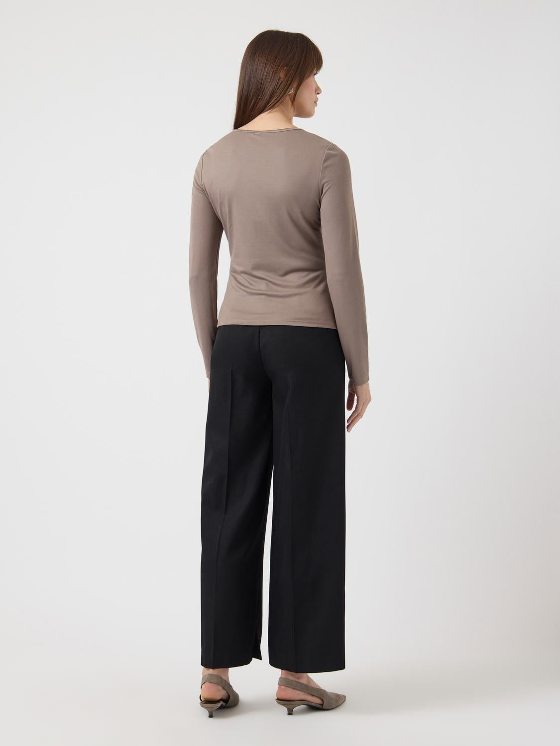 model_shot-back