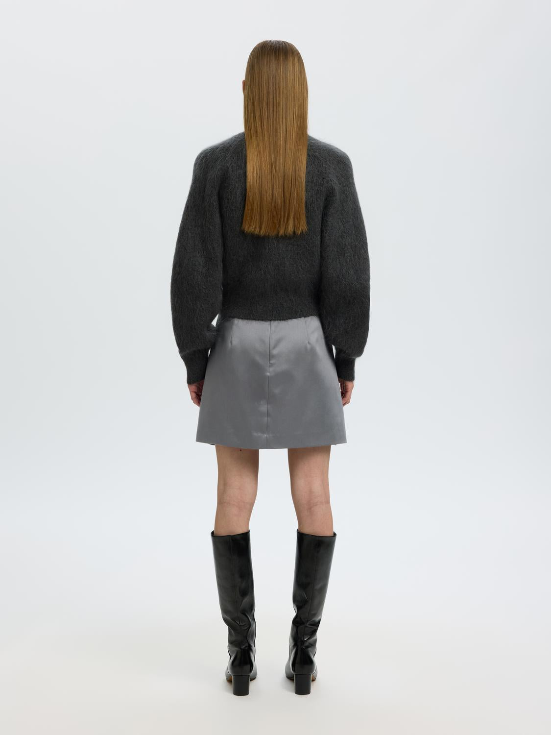 model_shot-back
