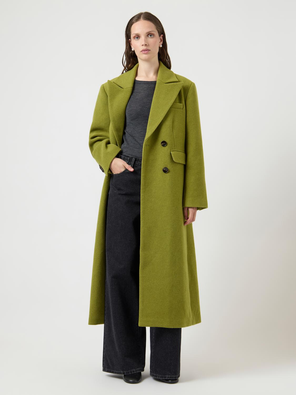 model_shot-front_full