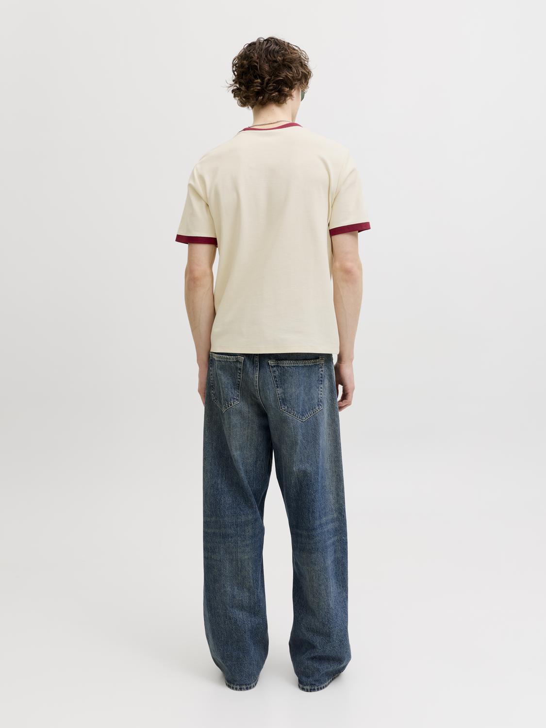 model_shot-back