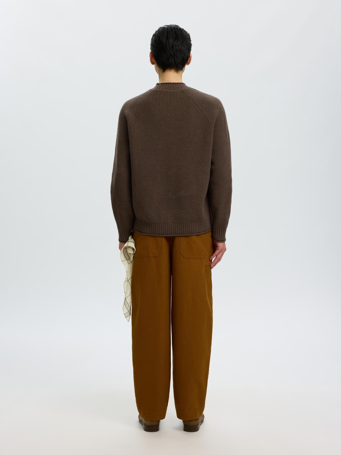 model_shot-back