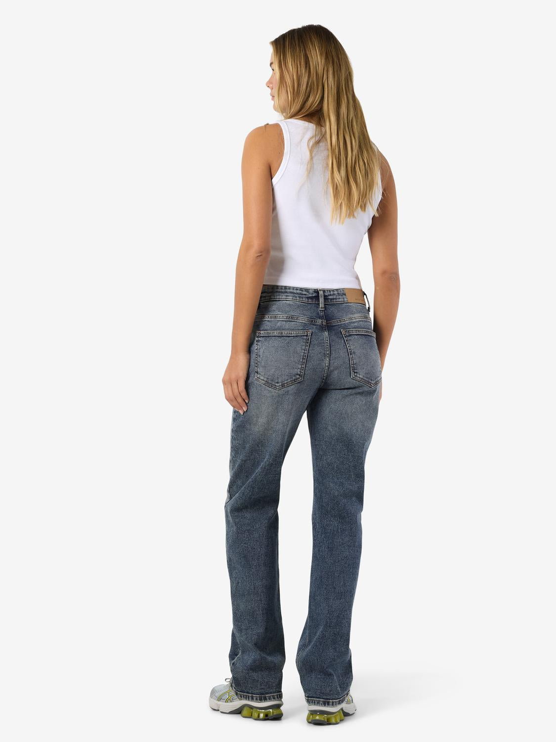 model_shot-front_full