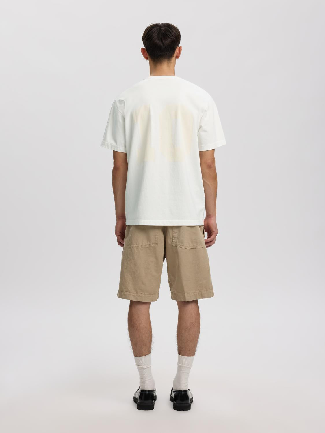 model_shot-back