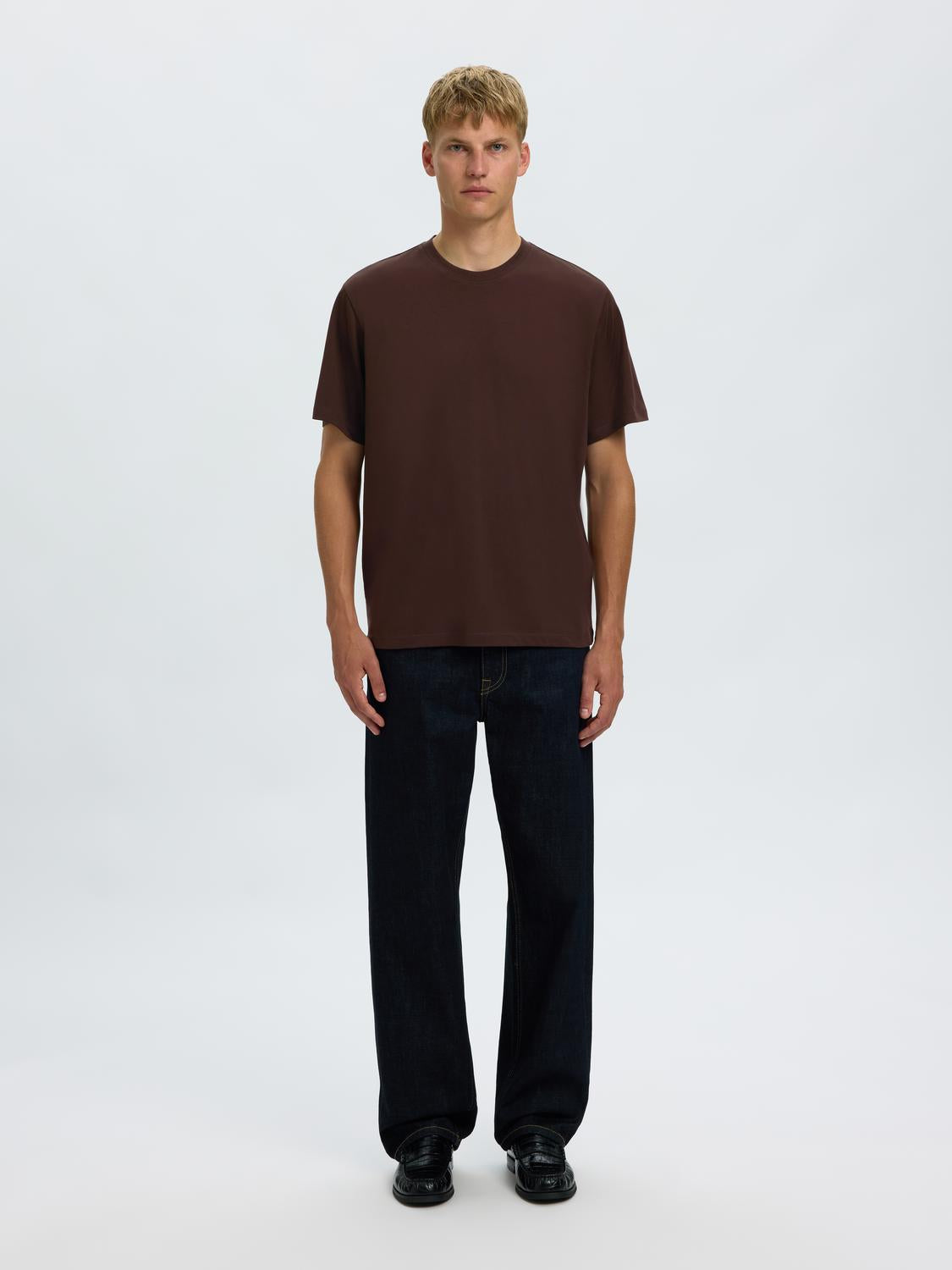 model_shot-front_full
