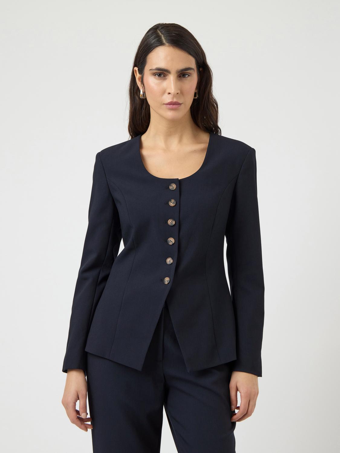 model_shot-front